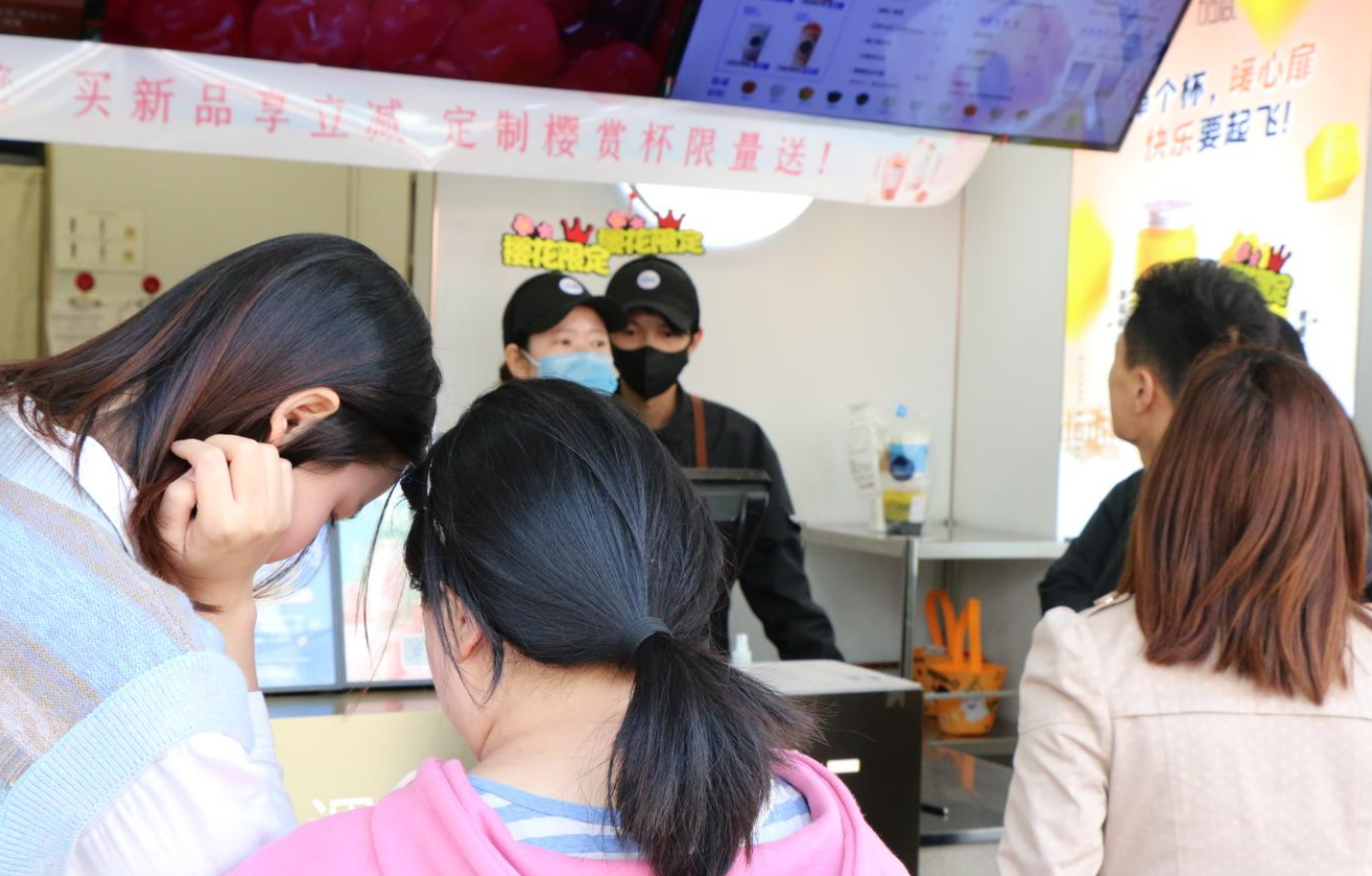 爱游戏官网奶茶：一家奶茶店的发展需要重点关注哪两个问题